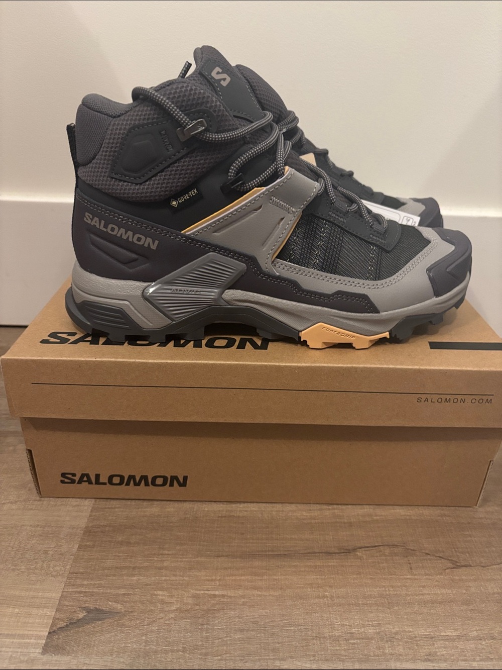 Salomon Women’s X Ultra 5 Mid Gore Tex hiking boot size 6.5 New with box